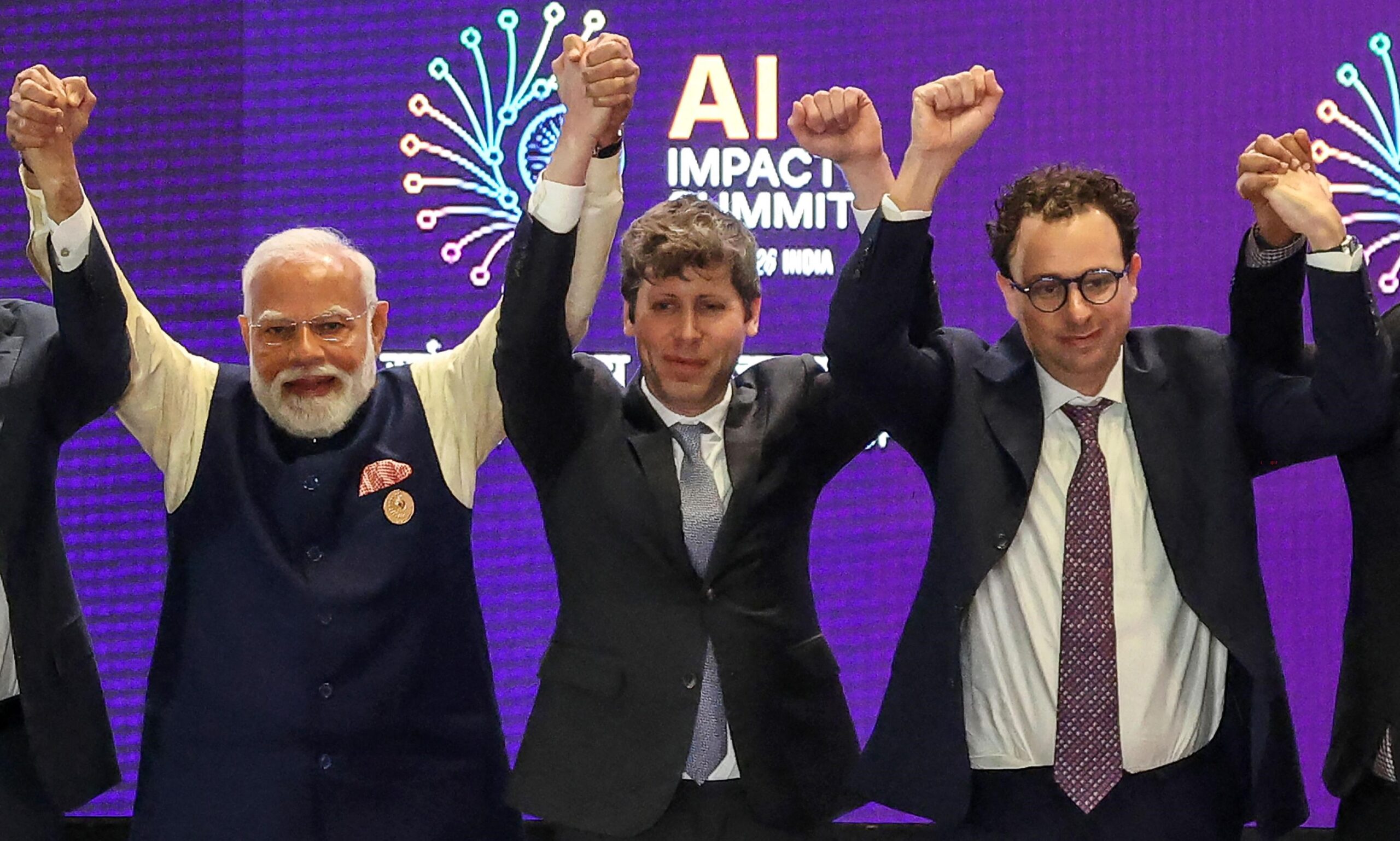 The AI Split: Altman and Amodei Skip Handclasp During PM Modi’s Photo-Op