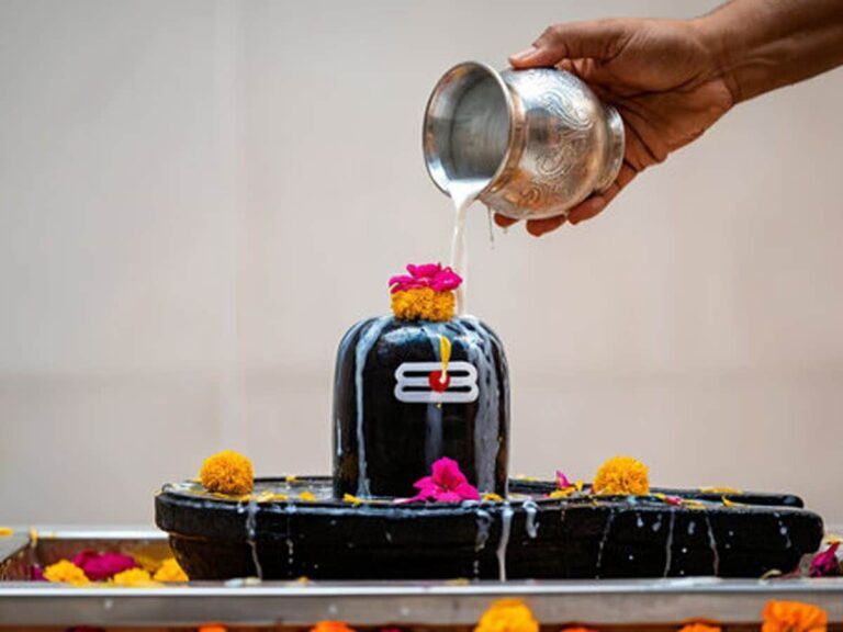 Shaivite Temples Echo with 'Om Namah Shivaya' Chants