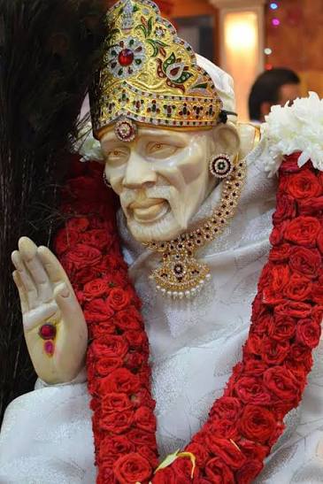 Sai Baba: Sufi Saint, Hindu Avatar, or Practiced Pluralist?